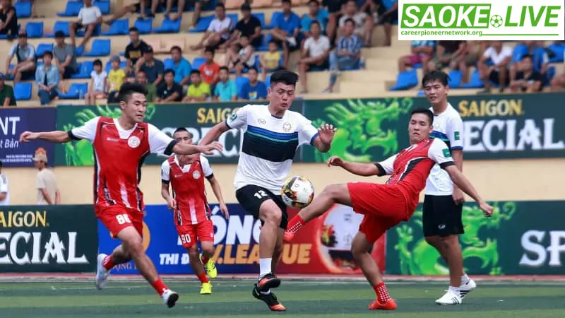 So sánh vị trí RB trong bóng đá với các vị trí khác